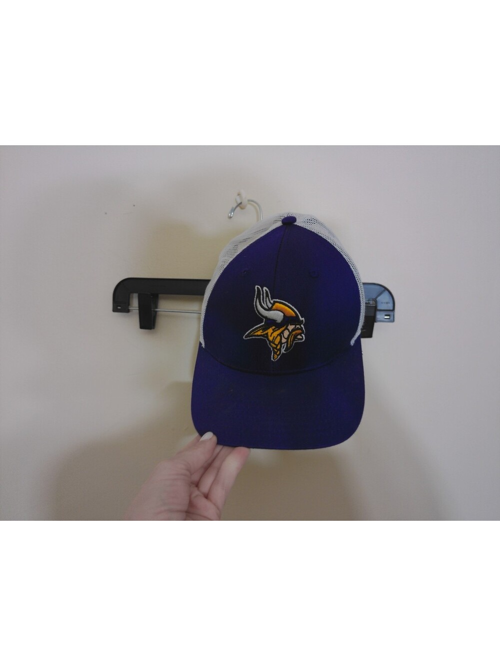 Minnesota Vikings NFL Hat Cap Mens Flexfit Trucker Mesh Size M Purple White